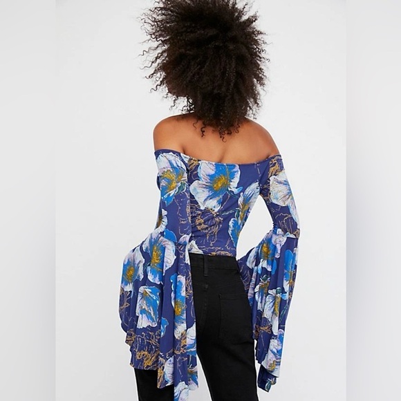 We The Free People Top Shirt Blue Floral Bell Sleeve Birds of Paradise Large - Picture 2 of 8